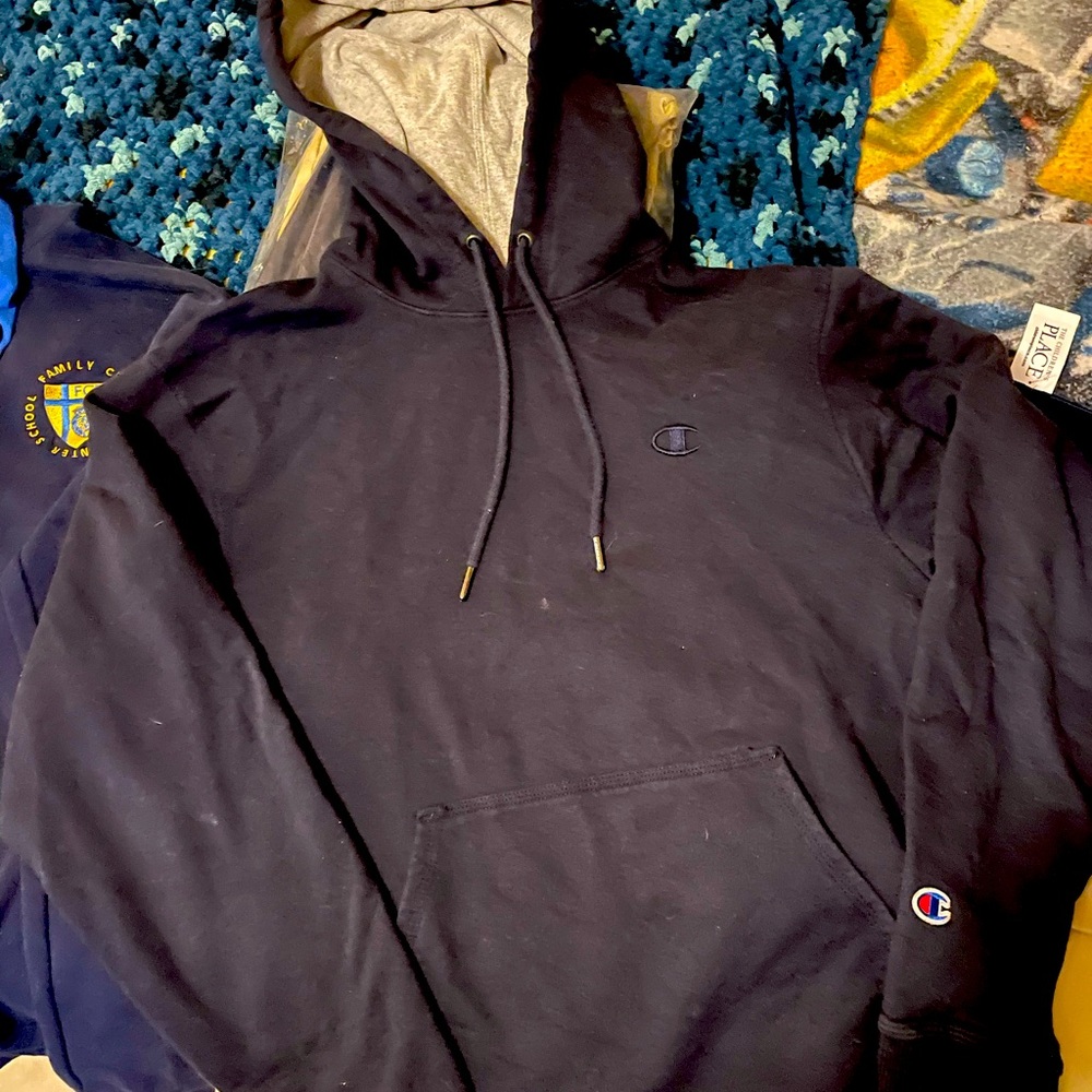 Navy champion hoodie, gray lining